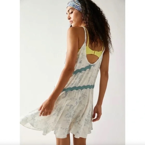 Free People Intimately Slip My Mind Printed Trapeze Dress in Swan Print - Picture 3 of 7